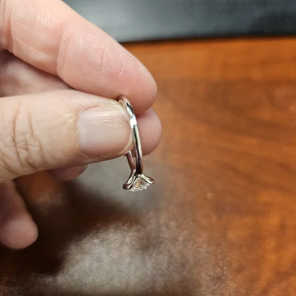 Elegant Stirling Silver 1ctw Moissanite Ring